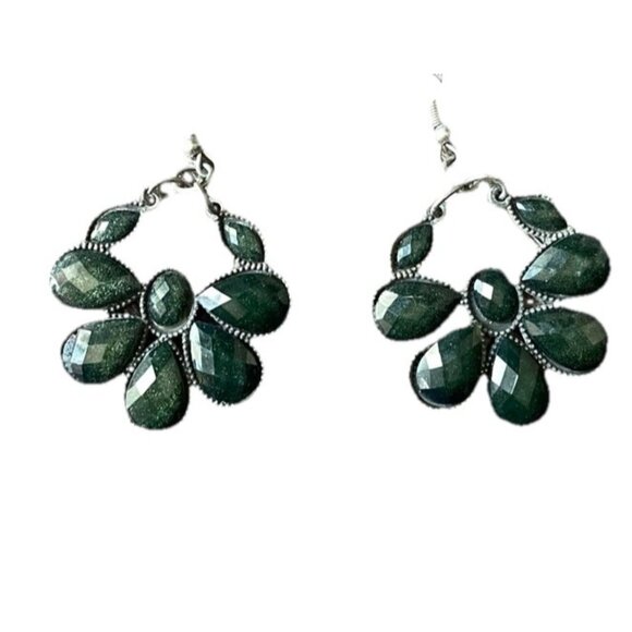 Vintage Green Earrings Pedal Floral Plant Silver Green Boho Western Style - Picture 1 of 6
